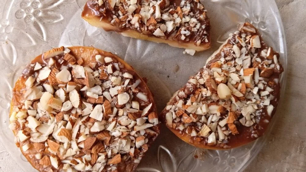Healthy Almond Snickers Apple Slices